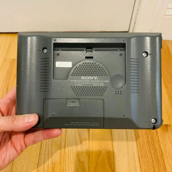 Sony ICF-SW55 World Band and Short Wave Receiver Radio - Picture 6 of 13